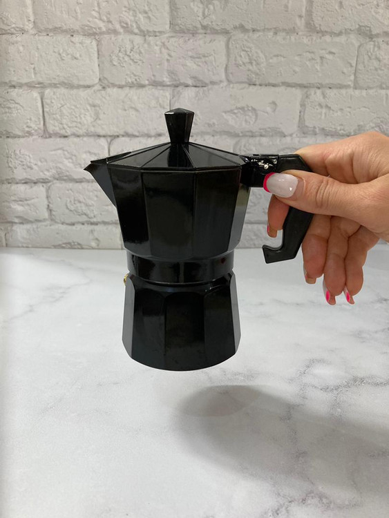 عکس موکاپات اسپرسو ساز روگازی تمام مشکی 3 کاپ روی دست