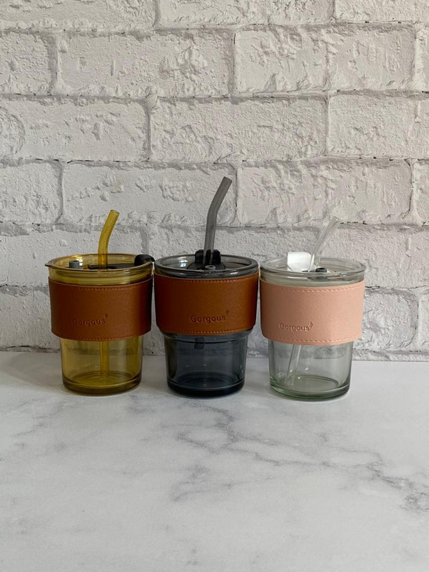 لیوان اسموتی شیشهای با درب وکیوم و نی سیلیکونی