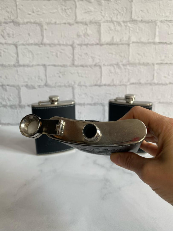 فلاسک جیبی فلزی با طراحی خاص