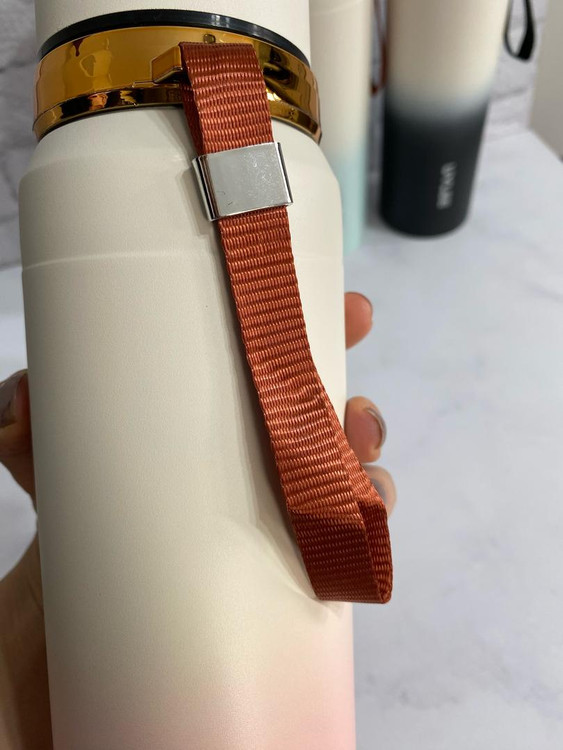 فلاسک ۱ لیتری یوئیلی (UYLEE) در چهار رنگ گرادیانی با درب پیچی و تفالهگیر، مناسب نوشیدنیهای گرم و سرد