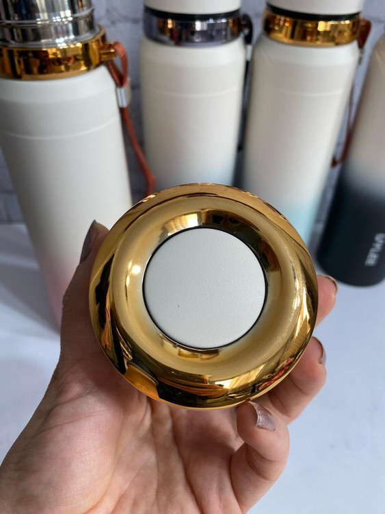 فلاسک ۱ لیتری یوئیلی (UYLEE) در چهار رنگ گرادیانی با درب پیچی و تفالهگیر، مناسب نوشیدنیهای گرم و سرد