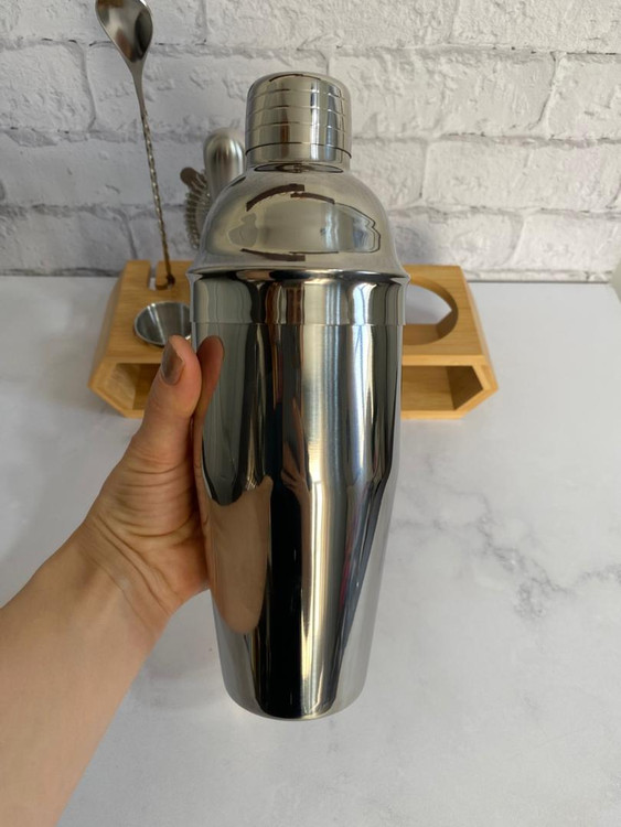 نمای نزدیک شیکر ست 10 تکه بار سرد