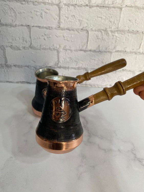 جذوه با کفی مسی و بدنه لعابدار مشکی با نشان برجسته