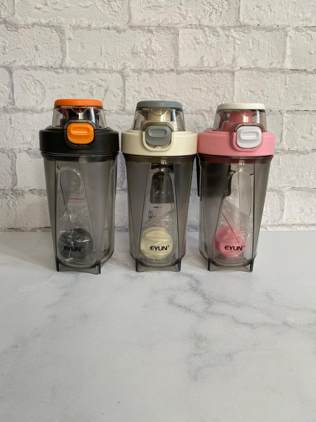 قمقمه ورزشی EYUN با توپ همزن پلاستیکی